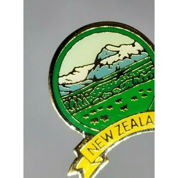 New Zealand Green Yellow Mountain Scenery Lapel Button Hat Collectible Pin - Picture 11 of 12